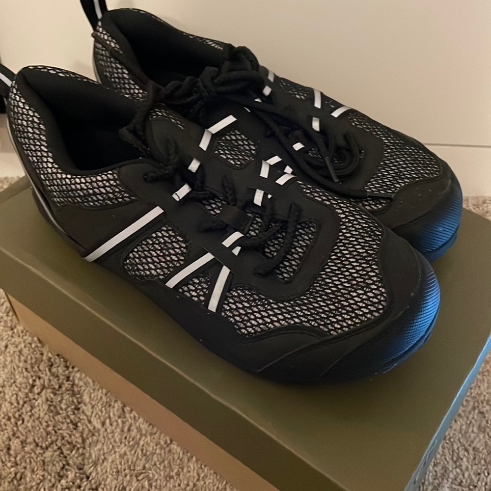 Brand new cross-training shoe Xero